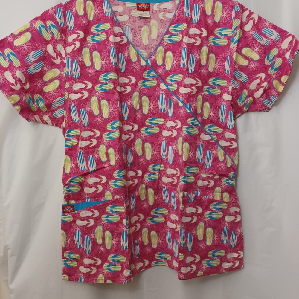 DICKIES  V- NECK SCRUB TOP WITH FLIP FLOP SANDAL PRINT PINK MULTI COLOR LARGE